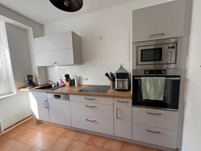Neu sanierte 3 Raum Wohnung mit Einbauküche und Pkw-Stellplatz