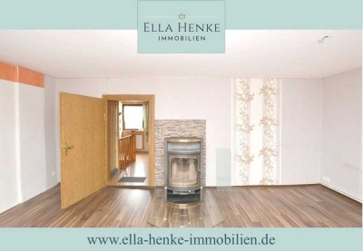 Gemütliches Reihenhaus mit kleiner Ladeneinheit oder Büro.
