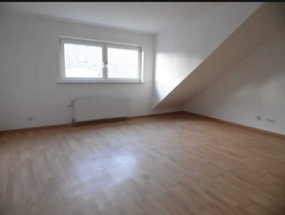 Vollständig renovierte 3-Raum-Wohnung mit Einbauküche in Düsseldorf
