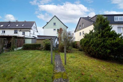 Leverkusen-Schlebusch: vermietetes Zweifamilienhaus mit viel Potenzial vor den Toren Kölns!
