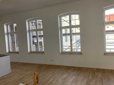 Gehobene 4 Zimmer Wohnung mit Einbauküche