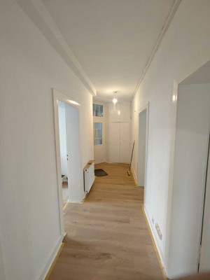 Erstbezug nach Renovierung - 3 Zimmer in Altbau-Eckhaus in Griesheim