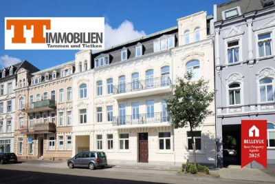 TT bietet an: ERSTBEZUG  Hochwertig kernsanierte 3-Zimmer-Wohnung mit 2 Balkone und Carport i
