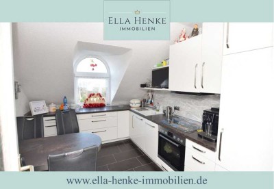 Moderne, helle Maisonette-Wohnung mit Balkon + ausgebautem Spitzboden...