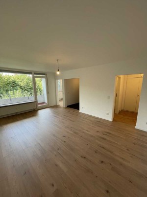 Charmante 2-Zimmer-Wohnung mit Balkon, Einbauküche & Blick ins Grüne in Wuppertal-Vohwinkel