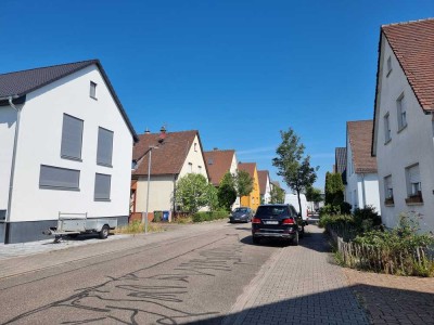 Zur Eigennutzung oder zur Teilvermietung: Ein- bis Zweifamilienhaus mit Garten und Garage