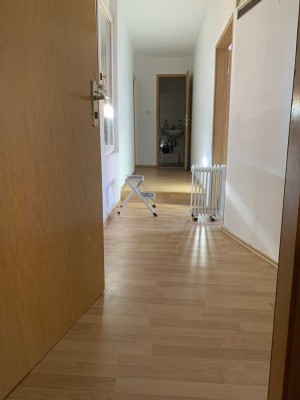 Vollständig renovierte 3-Raum-Terrassenwohnung mit Balkon in Hann.