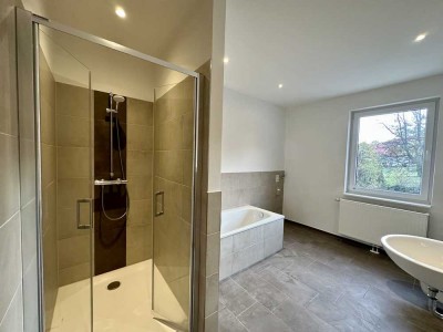 Große helle 2- Zimmerwohnung mit Wanne, Dusche, Stellplatz und Abstellraum