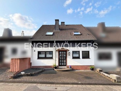 Solides Einfamilienhaus mit Einliegerbereich in Höhen- u. Blicklage