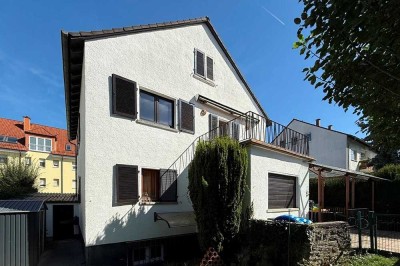 Eschborn: 2,5-Zimmer-Wohnung mit Gartenanteil in kleiner Wohneinheit und citynaher Lage