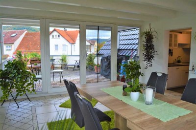 Attraktive 3-Zimmer-Maisonette-OG-Wohnung mit großer Dachterrasse -  in Dettingen / Erms