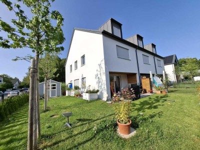 Für Familien - Exklusives, sonniges KfW40-REH mit Süd-Garten und GW-Wärmepumpe
