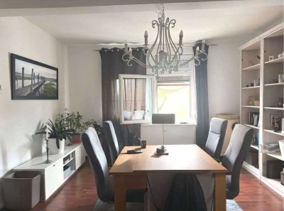 Zentrale Innenstadtlage - Charmante Dachgeschosswohnung im Stilaltbau