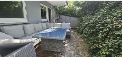 Geschmackvolle 2-Zimmer-Souterrain-Wohnung mit Terrasse