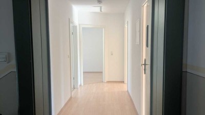 Bezugsfreie, lichtdurchflutete 3-Zimmer-Wohnung mit Westbalkon im Leipziger Süden