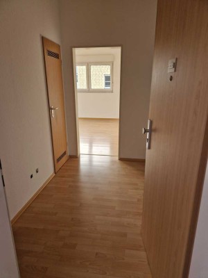 Schöne, frisch renovierte 3-Raum-DG-Wohnung mit Balkon und Garagenstellplatz in Mönchengladbach