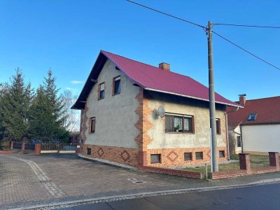 Idyllisches Wohnen: 
Einfamilienhaus mit weitläufigem Garten