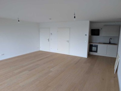 Erstbezug nach Sanierung mit Balkon und EBK: Stilvolle 2-Raum-Wohnung mit geh. Innenausstattung