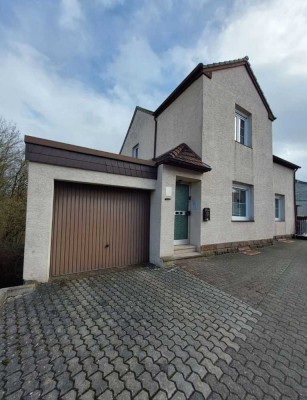 Großzügiges Mehrgenerationenhaus bzw. Einfamilienhaus mit Pool, Garten und Wintergarten