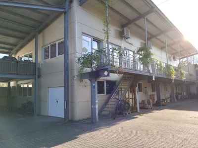 Geschmackvolle Loft-Wohnung mit zwei Zimmern sowie Balkon und EBK in Mainz