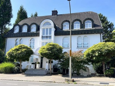 Wunderschöne Wohnung  im 1 OG rechts in Villa mit Loggia und Tiefgarage