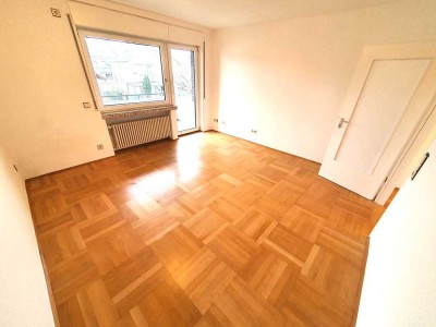 SELIGENSTADT: Sanierte 3 ZW  m. Balkon - kl. Wohnanlage