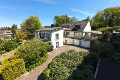Kaiser-Friedrich-Allee - Aachens beste Lage!
Großzügiges Einfamilienhaus mit 2 verm. Wohneinheiten