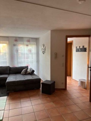Ansprechende 2,5-Zimmer-Souterrain-Wohnung mit geh. Innenausstattung mit Balkon und EBK