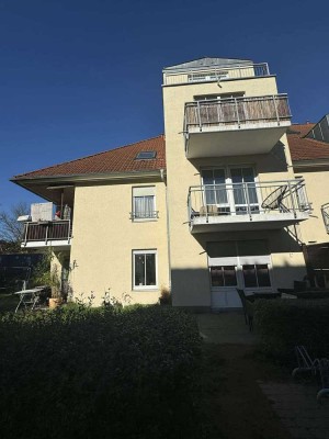 ***Unschlagbares Investment in grüner Lage***  2-Raum Wohnung mit Terrasse in Weißig