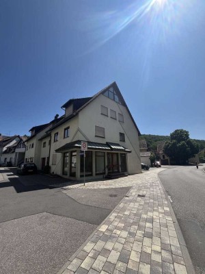 Mehrfamilienhaus - 3 Wohnungen + Gewerbe // Ideal für Investoren oder Entwickler