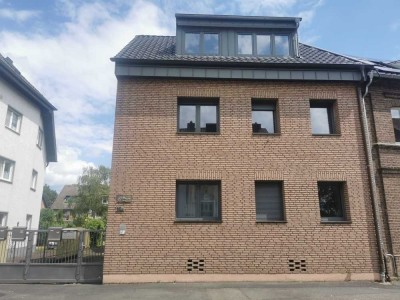 Vollmöbelier, vollständig renovierte 2-Zimmer-Wohnung mit gehobener Innenausstattung mit EBK in Bonn