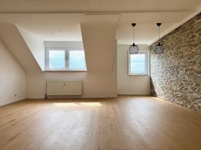 Modernisierte und WG taugliche 3-Zimmer-Dachgeschosswohnung in Mannheim-Rheinau