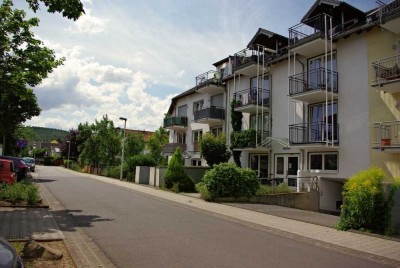 Moderne Wohnung mit Sonnenbalkon nahe UN, Telekom, Posttower
