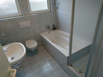 Gemütliche 3 Zi Maisonette Whg mit EBK, zwei Bädern und Balkon in kleiner WE in Rtg. - Hösel