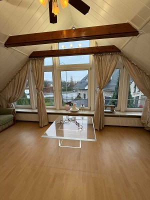 � Pauschalmiete: helle 2-Zimmer-Obergeschosswohnung in Hamburg-Horn, mit Parkplatz & Gartennutzung