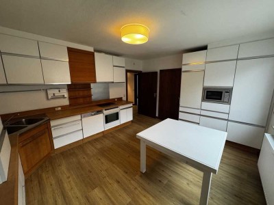 8-Zimmer Wohnung mit Balkon in Siegelsbach