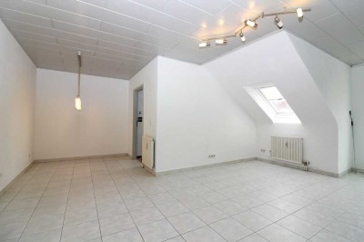 Sofort beziehbar - gemütliche Dachgeschosswohnung mit großem Balkon