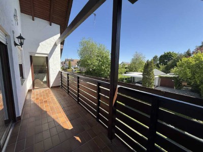 Schöne helle 3-Zimmer-DG-Wohnung im Zweifamilienwohnhaus mit tollem Ausblick