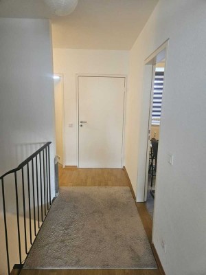 **Traumhafte 4-Zimmer-Maisonette-Wohnung in Bensberg**