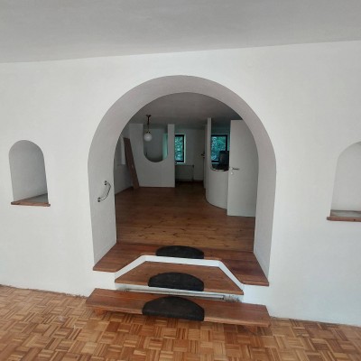 Geräumige 4-Zimmer Altbauwohnung mit Parkplatz