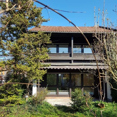 Sonniges Reiheneckhaus mit Südterrasse und Hobbyraum - 2 Bäder - Parkettboden im Wohnzimmer