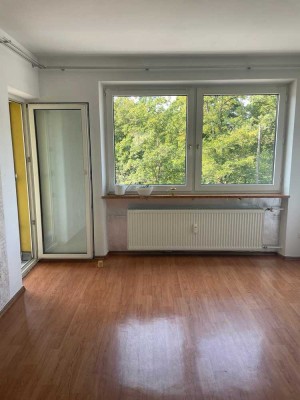 Vollständig renovierte 3-Raum-Wohnung mit Balkon in Nürnberg