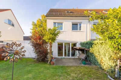 Reihenendhaus bahnhofsnah in Fredersdorf - Inkl. Einbauküche, drei Bädern, Rollladen, Garage u.v.m.