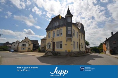 Schönes Wohn- und Geschäftshaus u.a. mit 4 großzügigen Wohneinheiten, Hirschfeld