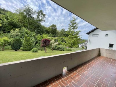 Freundliche 4,5-Raum-Souterrain-Wohnung mit Einbauküche, Balkon und Garten in MOS