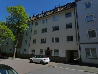 Helle  Erdgeschosswohnung mit Balkon