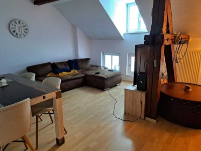 Gepflegte 3-Zi.-DG-Wohnung mit Sichtbalken in Ludwigsburg (zwischen Schloss und Marstallcenter)