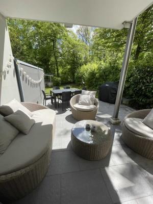 Möblierte 2,5 Zimmer Wohnung mit großer Terrasse, Gartenanteil und Garage in Waldrandnähe
