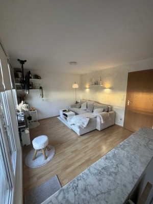 Helle Dachgeschosswohnung mit Balkon in Porz