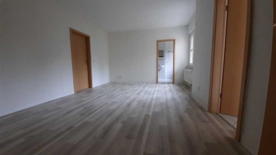 gemütliche 2-Raum Wohnung mit Balkon und Badewanne sucht Sie!